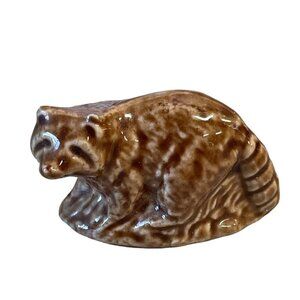 Wade Whimsies Red Rose Tea Racoon Figurine Glazed Porcelain England‎